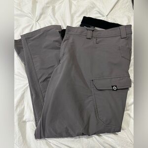 Truewerk Men’s 40x30 T2 work pants. Silver